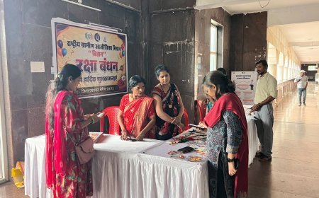 बहनों के हुनर को सम्मान, आत्मनिर्भरता को संबल, कलेक्टर ने ‘बिहान’ स्टॉल से खरीदी राखी
