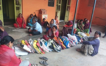 उमरेठ की सरकारी राशन दुकान पर उठे सवाल, दिव्यांग और बुजुर्ग हितग्राही लंबी कतार में खड़े होकर कर रहे राशन का इंतजार