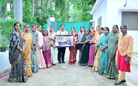 बिहान की दीदियों ने विजय शर्मा को राखी बांधकर दी बधाई, गुजरात डेयरी मॉडल के अनुभव किए साझा