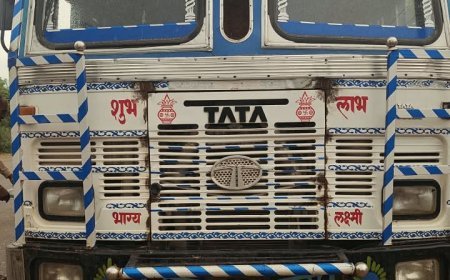 कोटा-लोरमी मुख्य मार्ग पर भीषण सड़क हादसा, ट्रक की चपेट में आने से तीन बाइक सवारों की मौत