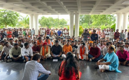 सिंचाई के पानी के लिए किसानों के साथ पैदल मार्च, मंत्री नागरसिंह चौहान पहुंचे कलेक्टर कार्यालय