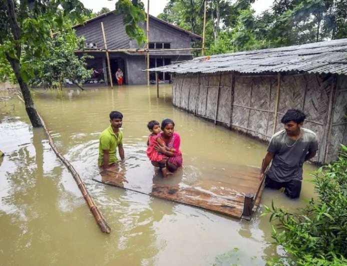 देशभर में बारिश का कहर: असम में बाढ़ से मौतों का आंकड़ा 100 के पार, कई राज्यों में जनजीवन प्रभावित