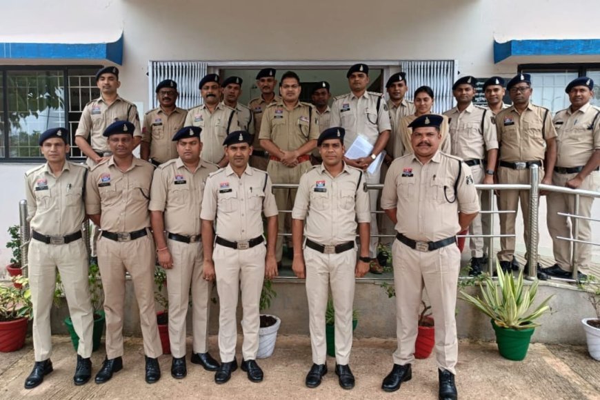 कबीरधाम एसपी जितेंद्र कुमार यादव ने सीमावर्ती थाना और पुलिस कैम्पों का किया निरीक्षण, सुरक्षा व्यवस्था को लेकर दिए सतर्कता के निर्देश