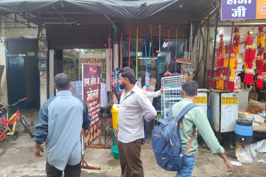 रायपुर में टीम प्रहरी की कार्रवाई, गोलबाजार और कालीबाड़ी मार्ग पर अतिक्रमण करने वाले दुकानदारों से 50,500 रुपये का ई-चालान वसूला