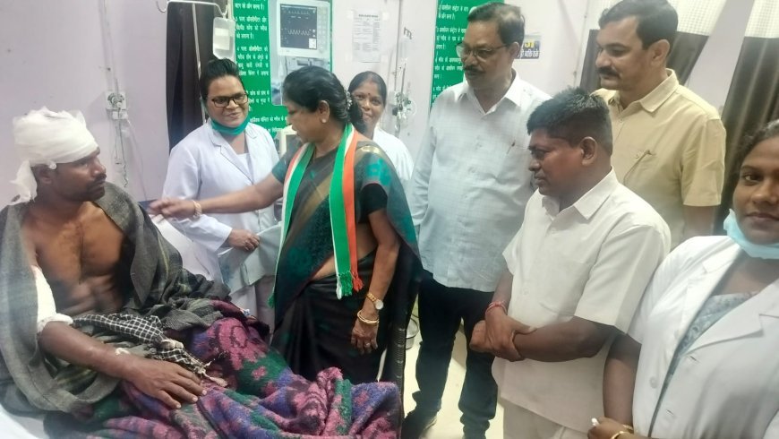तेंदुए के हमले में घायल ग्रामीणों से मिलने अस्पताल पहुंचीं पूर्व विधायक डॉ. लक्ष्मी ध्रुव