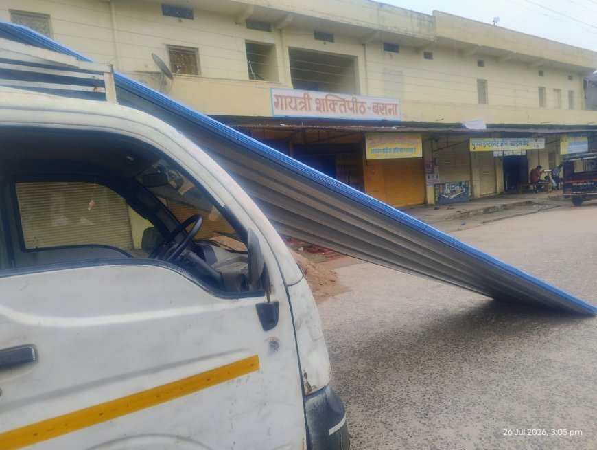 बसना–पदमपुर गौरव पथ का गड्ढा बना हादसों का कारण, नागरिकों ने की स्थायी मरम्मत की मांग