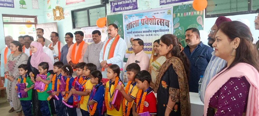 चिरमिरी में शाला प्रवेश उत्सव: 20 छात्राओं को साइकिल, ‘मिशन 100’ की शपथ और 50 पौधों का रोपण