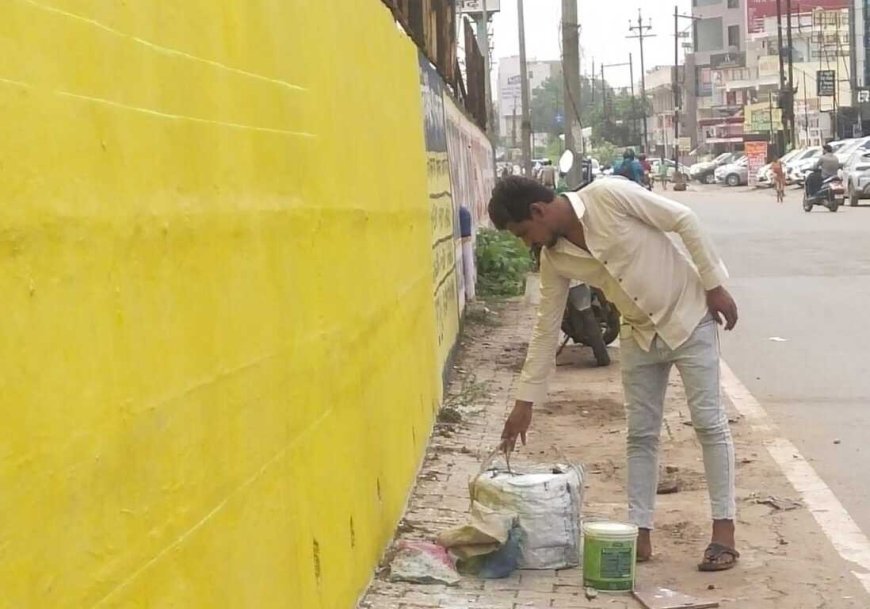 सार्वजनिक ओवरब्रिज पर अनधिकृत पेंटिंग पर निगम की कार्रवाई, कार्य बंद कर सामग्री जब्त
