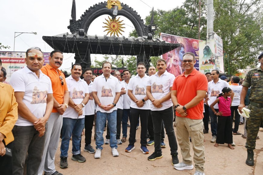 भोरमदेव पदयात्रा में पूर्व कलेक्टरों और वरिष्ठ प्रशासनिक अधिकारियों ने की सहभागिता