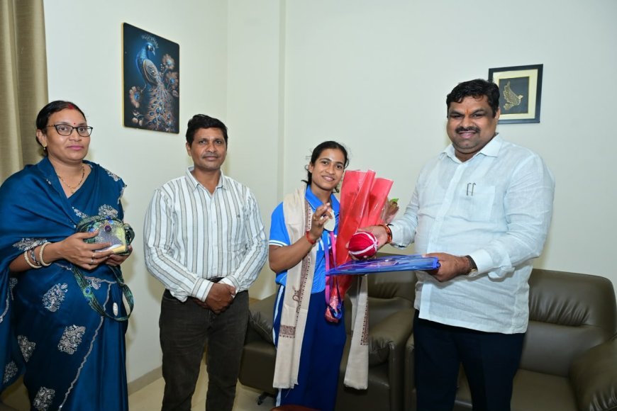 रजत पदक विजेता ज्ञानेश्वरी यादव से मिले शिक्षा मंत्री गजेंद्र यादव, उपलब्धि को बताया प्रदेश का गौरव
