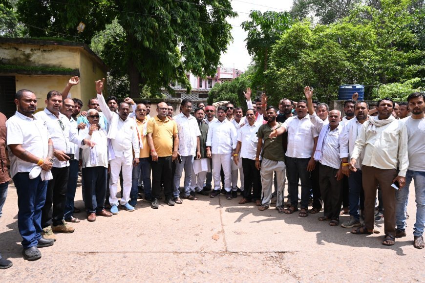 कांग्रेस नेता प्रकाश कश्यप की हत्या के विरोध में दुर्ग में उग्र प्रदर्शन, आरोपियों की गिरफ्तारी की मांग