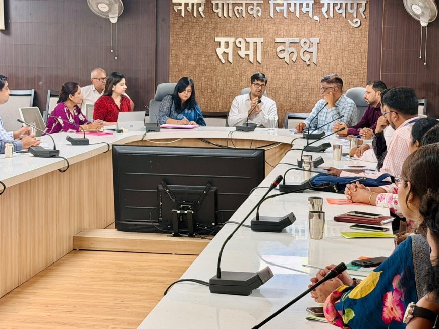 पीएम स्वनिधि योजना के लंबित प्रकरणों के त्वरित निराकरण के लिए बैंकर्स के साथ नगर निगम की समीक्षा बैठक
