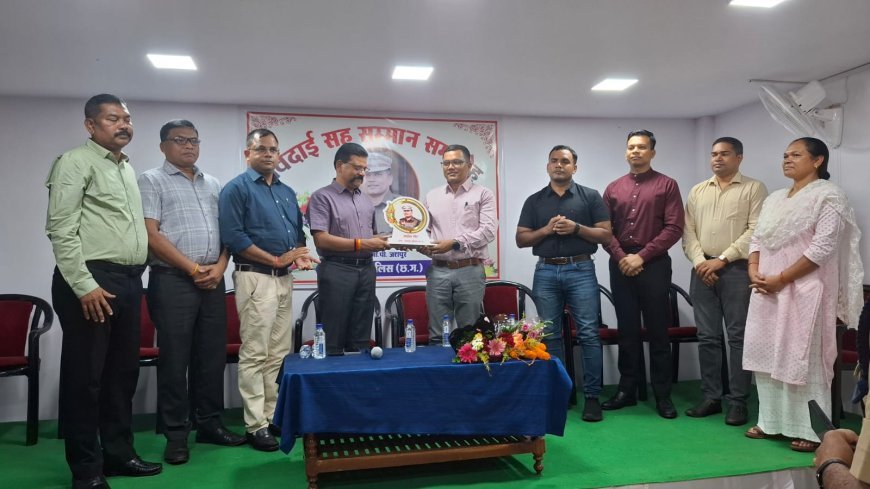 एसडीओपी जशपुर का पदभार निमितेश सिंह ने संभाला, चंद्रशेखर परमा को भावभीनी विदाई