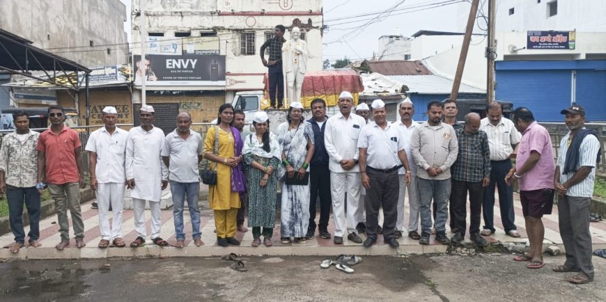 भारत छोड़ो आंदोलन की गूंज: गांधी गंज पहुंचा कांग्रेस सेवादल, महात्मा गांधी की प्रतिमा पर अर्पित की पुष्पांजलि