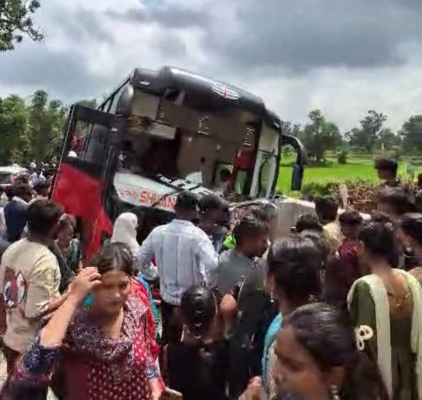 भूतेश्वरनाथ धाम से लौट रही श्रद्धालुओं से भरी बस हादसे का शिकार, सभी सुरक्षित