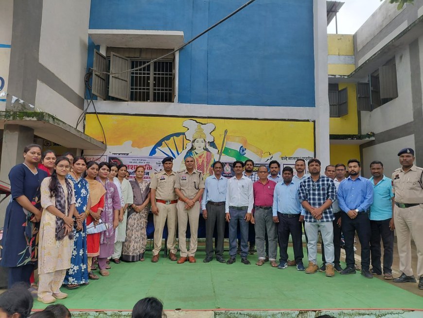 मैनपुर के स्वामी आत्मानंद स्कूल में पुलिस का जागरूकता अभियान, बच्चों को सिखाए साइबर सुरक्षा, नशामुक्ति और यातायात नियम