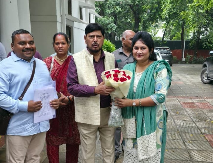जाति प्रमाण पत्र सरलीकरण की मांग को लेकर सावित्री जगत ने केंद्रीय मंत्री रामदास आठवले को सौंपा ज्ञापन