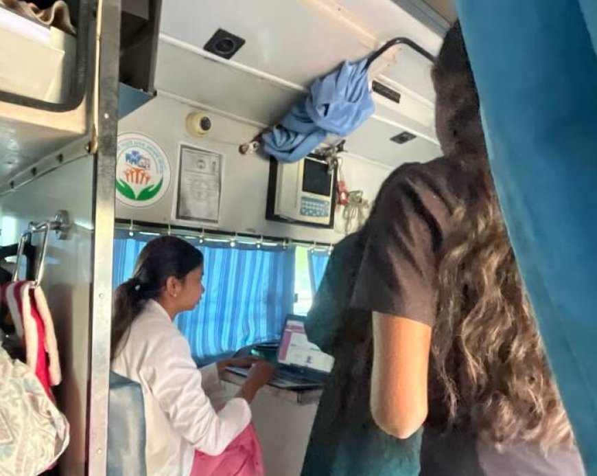 विश्व आदिवासी दिवस पर दाई दीदी क्लीनिक ने 112 छात्राओं का किया निःशुल्क स्वास्थ्य परीक्षण