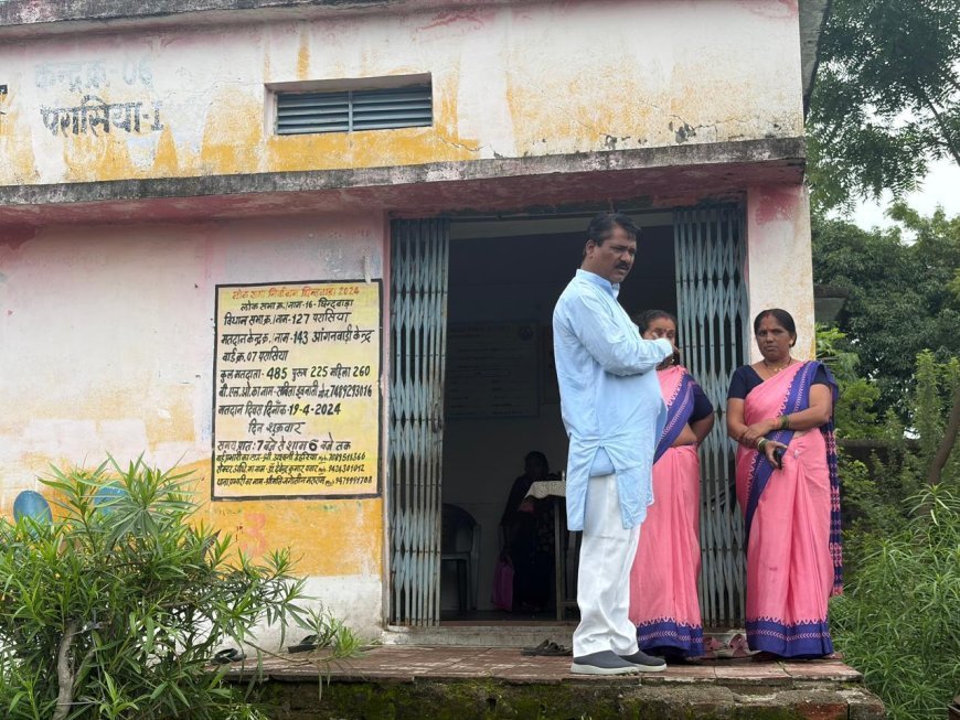 परासिया नगर पालिका अध्यक्ष का औचक निरीक्षण, 30 जरूरतमंद बच्चों को गणवेश देने का ऐलान; आंगनवाड़ियों में नल कनेक्शन की घोषणा