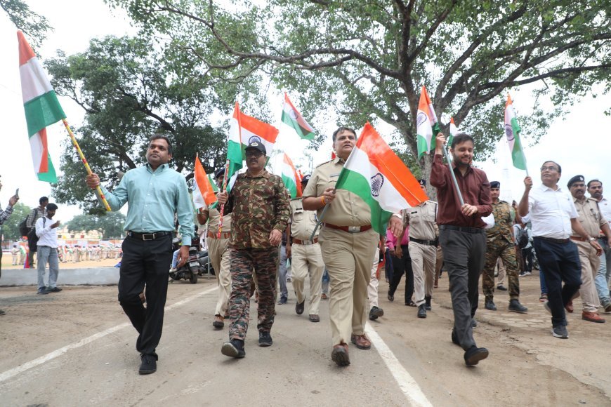 छिंदवाड़ा में जिला पुलिस बल ने निकाली विशाल तिरंगा रैली, हर घर तिरंगा अभियान के तहत दिखा देशभक्ति का उत्साह