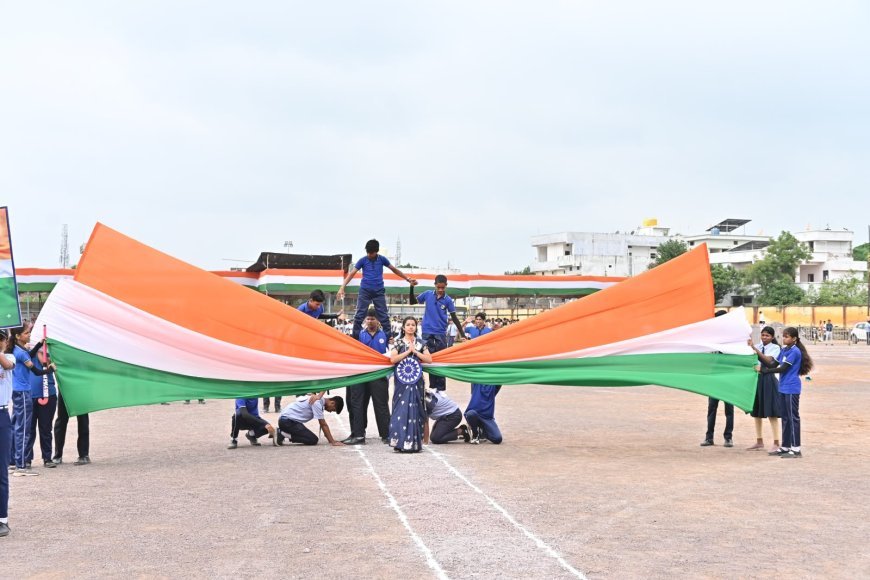 स्वतंत्रता दिवस से पहले डॉ. शोभाराम देवांगन स्कूल मैदान में फुल ड्रेस रिहर्सल, 15 अगस्त को अजय चंद्राकर होंगे मुख्य अतिथि