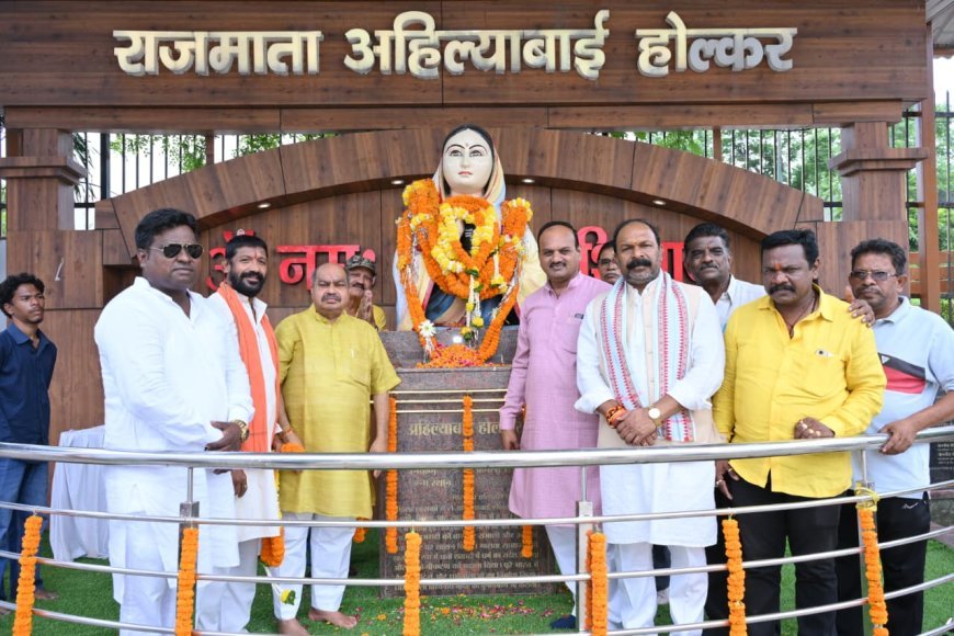 देवी अहिल्या बाई होल्कर की 231वीं पुण्यतिथि पर रायपुर में पुष्पांजलि, विधायक पुरंदर मिश्रा सहित गणमान्यजनों ने किया नमन