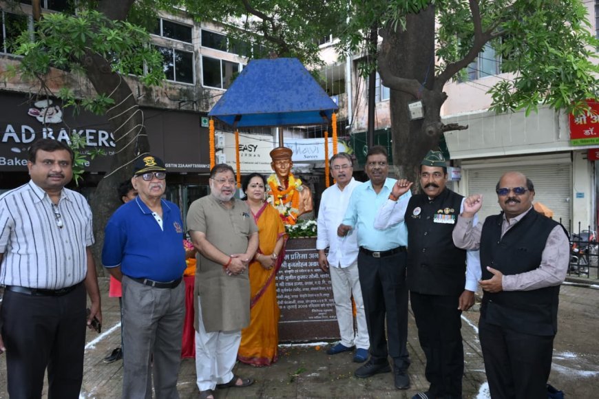 शहीद पंकज विक्रम को शहादत दिवस पर रायपुर दक्षिण विधायक सुनील सोनी ने किया सादर नमन