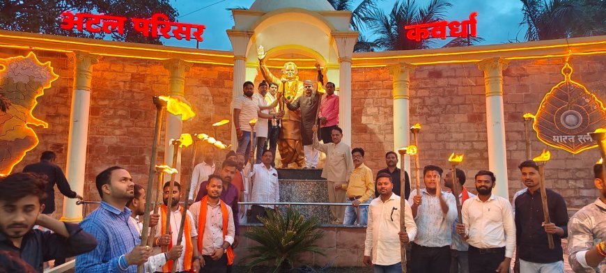 भाजयुमो ने निकाली मशाल रैली, ‘वंदे मातरम्’ के अपमान का जताया विरोध