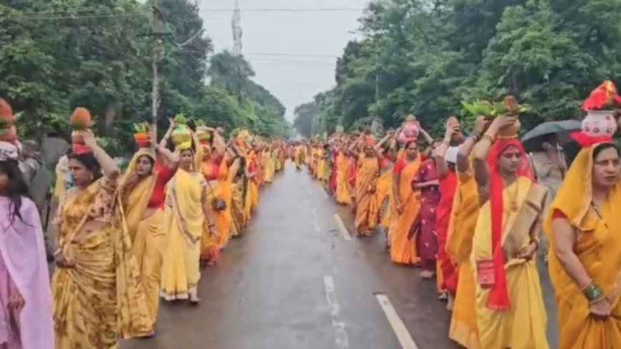 पंडित प्रदीप मिश्रा की कथा से पहले चेन स्नैचिंग, कलश यात्रा में महिलाओं को बनाया निशाना; सुरक्षा व्यवस्था पर सवाल