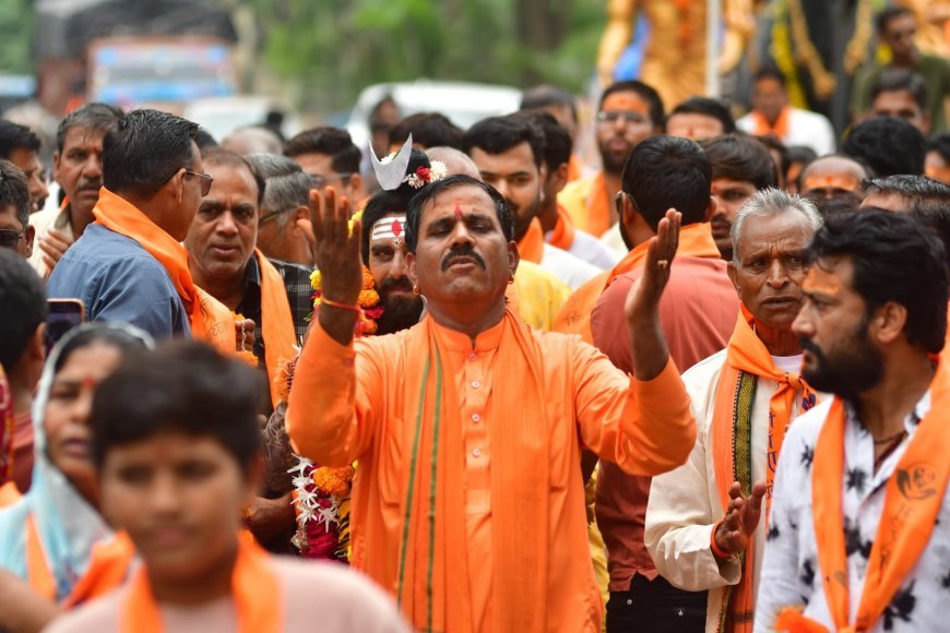 5,55,555 महामृत्युंजय जप के साथ निकली ऐतिहासिक लोक कल्याण कावड़ यात्रा, राष्ट्रमंगल की कामना से गूंजा रतलाम