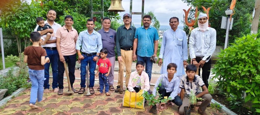 हरियाली तृतीया पर शिवधाम गरमेटा मंदिर परिसर में रोपे 51 पौधे