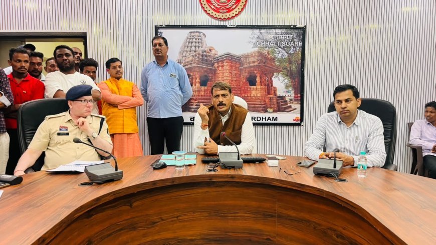 सड़कों पर मवेशियों की मौजूदगी रोकने कलेक्टर गोपाल वर्मा के निर्देश, रेडियम बेल्ट अभियान पर जोर