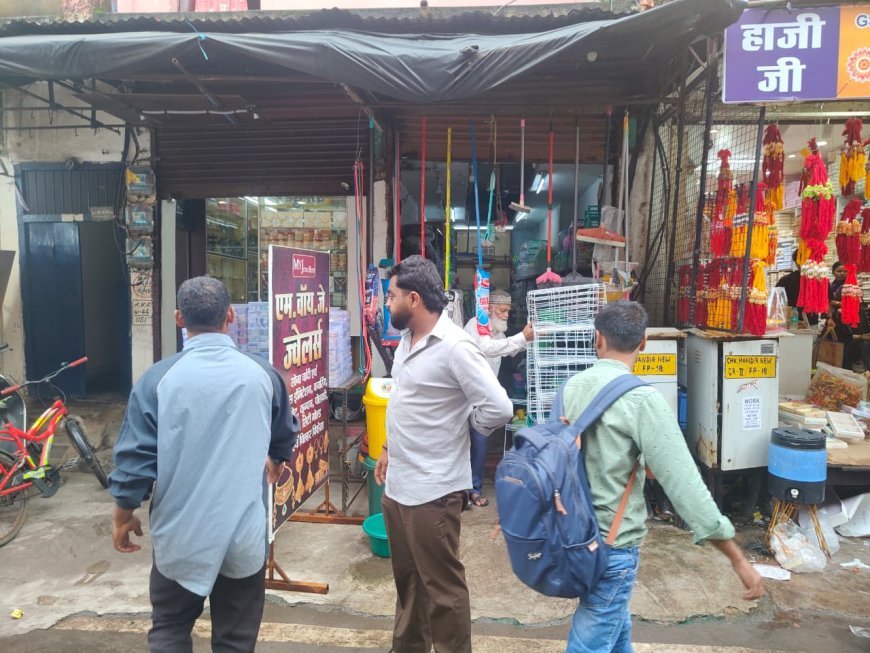 रायपुर में टीम प्रहरी की कार्रवाई, गोलबाजार और कालीबाड़ी मार्ग पर अतिक्रमण करने वाले दुकानदारों से 50,500 रुपये का ई-चालान वसूला