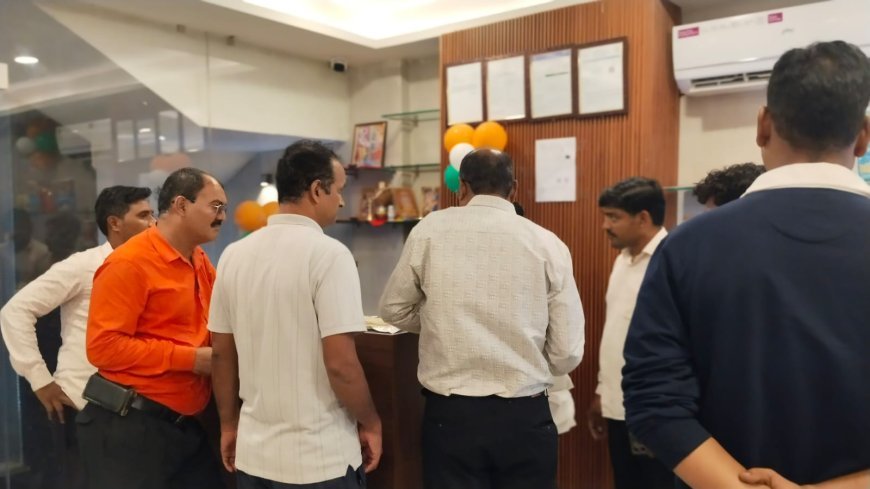 रायपुर रेलवे स्टेशन मार्ग पर 52 दुकानों और होटलों पर कार्रवाई, गंदगी और मेडिकल वेस्ट फेंकने पर 54,750 रुपये का ई-जुर्माना