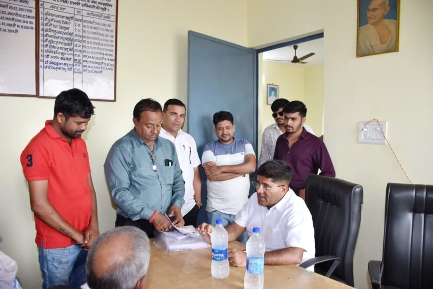 खाद की किल्लत को लेकर कांग्रेस जिलाध्यक्ष राकेश ठाकुर ने भाजपा सरकार पर साधा निशाना, किसानों से की चर्चा