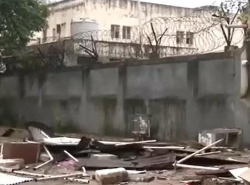पाकिस्तान ने हटाए बैरिकेड तो भारत ने चलाया बुलडोजर, दिल्ली में PAK हाई कमीशन के बाहर कार्रवाई