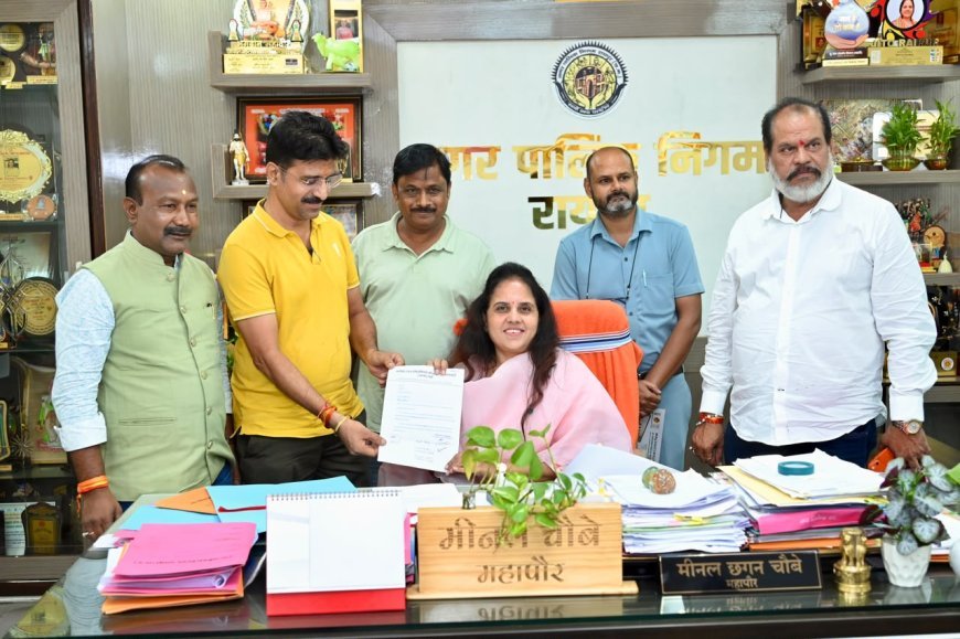 अशोका रतन में जल संकट को लेकर रहवासी पहुंचे महापौर के पास, वाटर मीटर और रैन वाटर हार्वेस्टिंग की सलाह