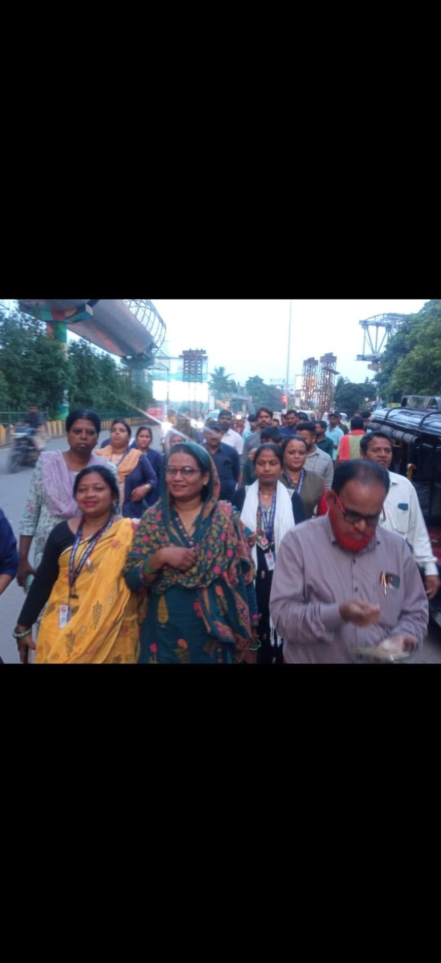 रायपुर में ‘टीम प्रहरी’ की कार्रवाई, शास्त्री चौक-जायस्तंभ चौक मार्ग से अतिक्रमण हटाने की चेतावनी; 17,500 का ई-चालान