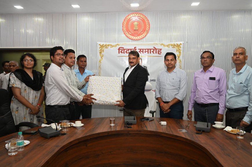 कलेक्टर गोपाल वर्मा को दी गई विदाई, अधिकारियों-कर्मचारियों ने नवीन पदस्थापना पर दी शुभकामनाएं