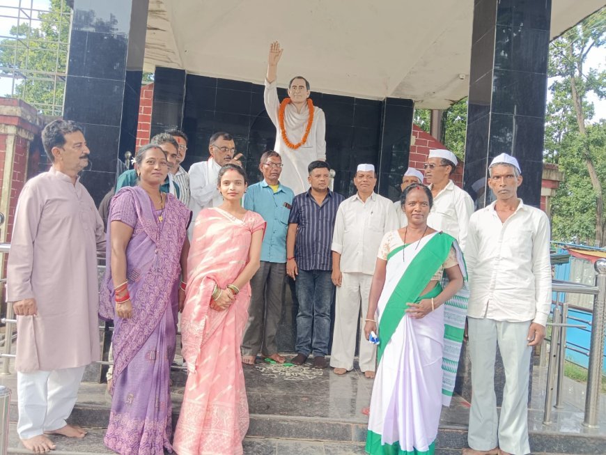 राजीव गांधी की 82वीं जयंती पर बलरामपुर में विविध कार्यक्रम, पौधरोपण, संगोष्ठी और मरीजों को फल वितरण