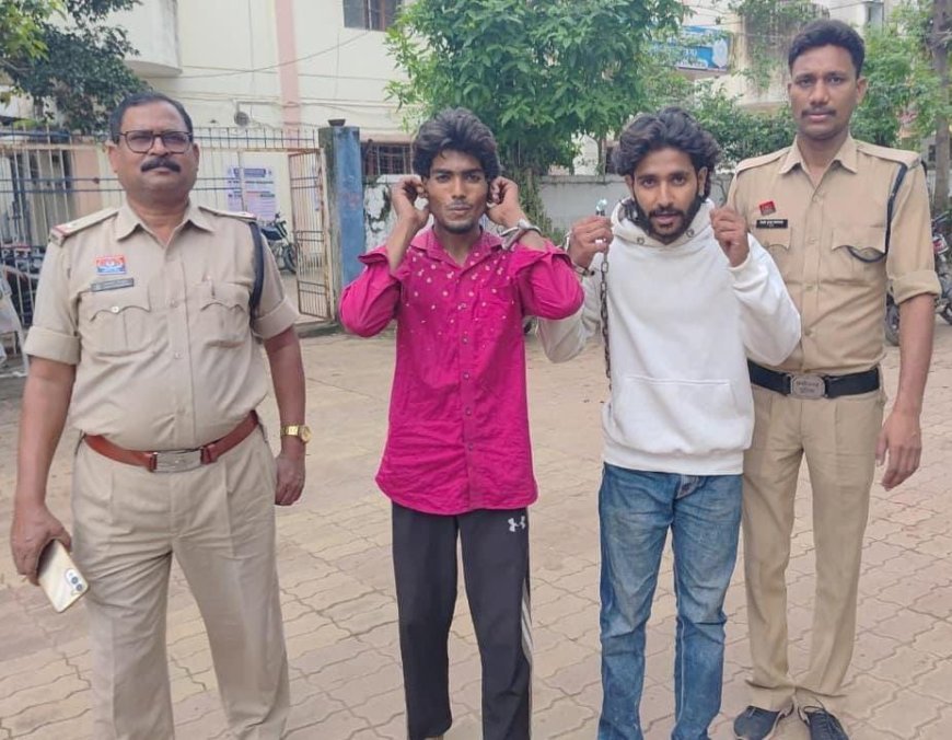 उप जेल के सामने रील बनाने वाले दो युवकों पर कार्रवाई, गिरफ्तार कर भेजा गया जेल