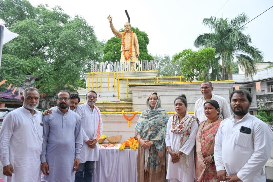 राजीव गांधी की 82वीं जयंती पर रायपुर में प्रतिमा स्थल पर पुष्पांजलि अर्पित कर किया नमन