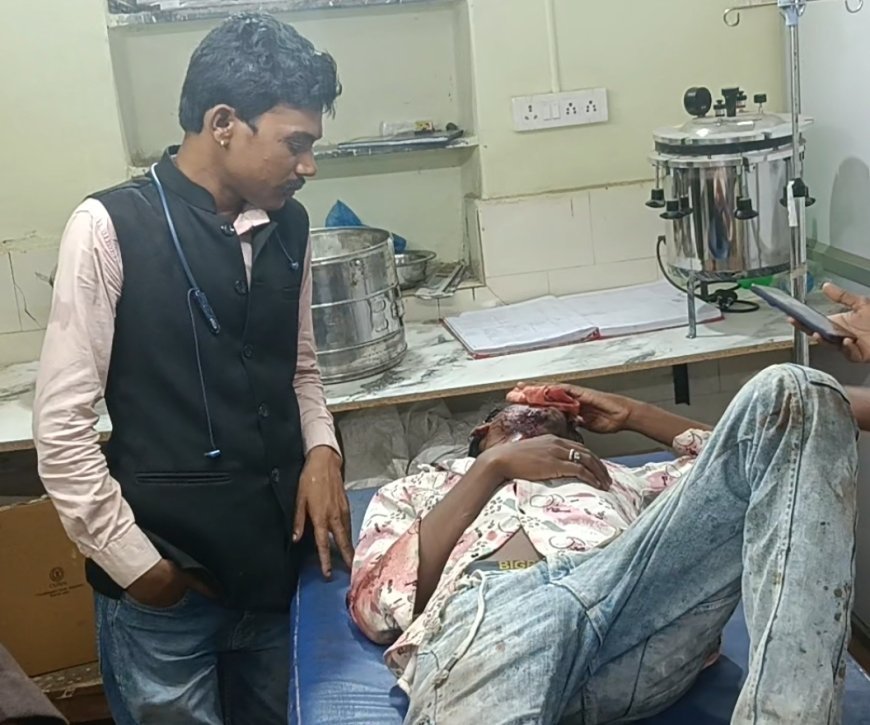 सड़क हादसे में तड़प रहे घायल युवक के लिए फरिश्ता बने पत्रकार मनोहर सेन, समय पर अस्पताल पहुंचाकर कराया इलाज
