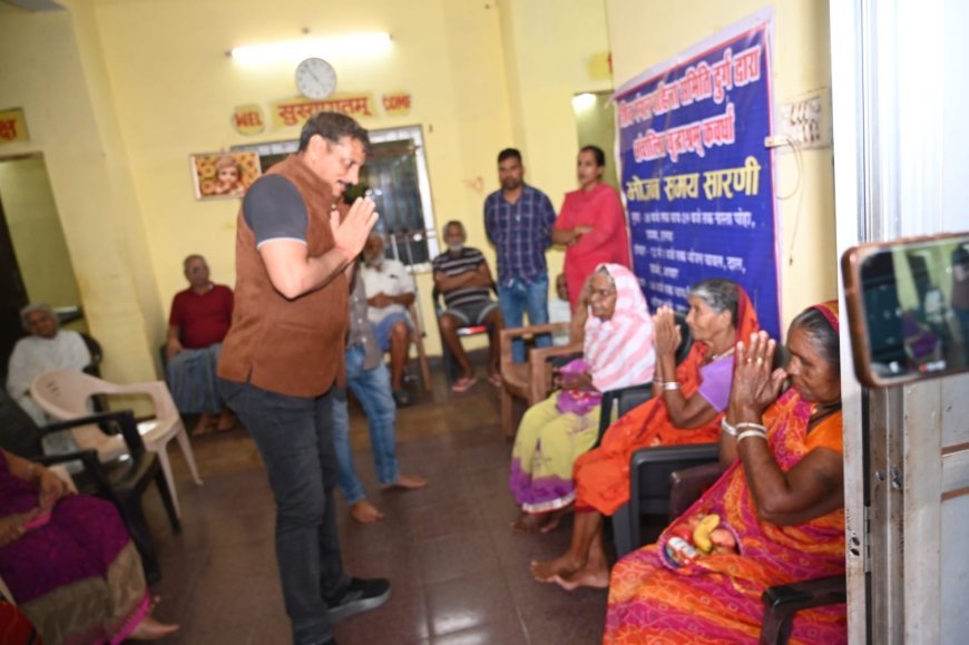 निवर्तमान कलेक्टर गोपाल वर्मा ने वृद्धाश्रम पहुंचकर बुजुर्गों से की आत्मीय मुलाकात, बूढ़ामहादेव मंदिर में की पूजा-अर्चना