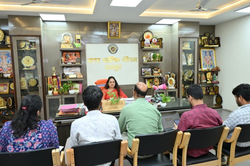 महापौर मीनल चौबे ने स्वच्छ भारत मिशन के कार्यों की समीक्षा की, शौचालय निर्माण और कचरा प्रबंधन में तेजी के निर्देश