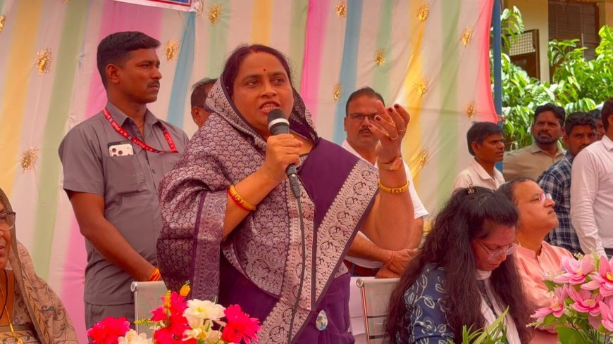 बरझर की जनसुनवाई में विधायक सेना पटेल ने अफसरों से पूछे तीखे सवाल, पानी से आदिवासी जमीन तक उठाए मुद्दे