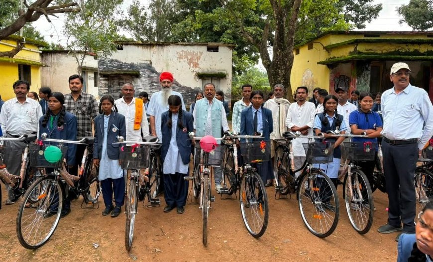 फरसगांव में 34 छात्राओं को मिली साइकिल, शिक्षा की राह हुई आसान