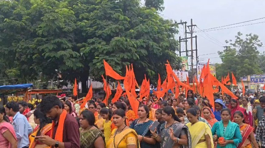 सावन के चौथे सोमवार पर हर हर महादेव के जयकारों से गूंजा सक्ती, तुर्रिधाम के लिए निकली भक्तों की पदयात्रा