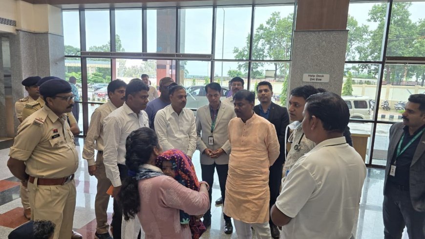 घायल जवानों से मिले वन मंत्री केदार कश्यप, बेहतर उपचार के दिए निर्देश
