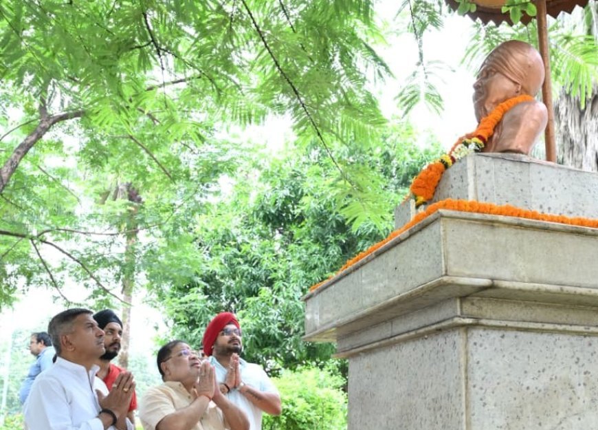पूर्व महापौर स्व. बलवीर सिंह जुनेजा की पुण्यतिथि पर विधायक सुनील सोनी ने किया नमन